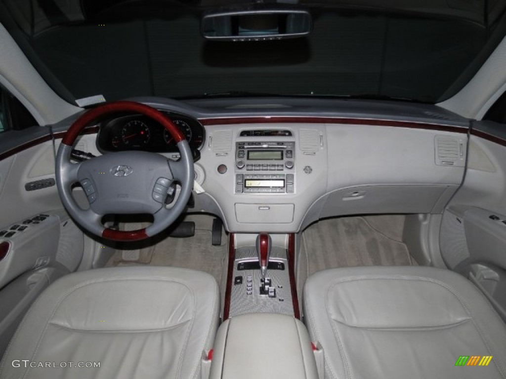 2008 Azera Limited - Silver Frost / Gray photo #19
