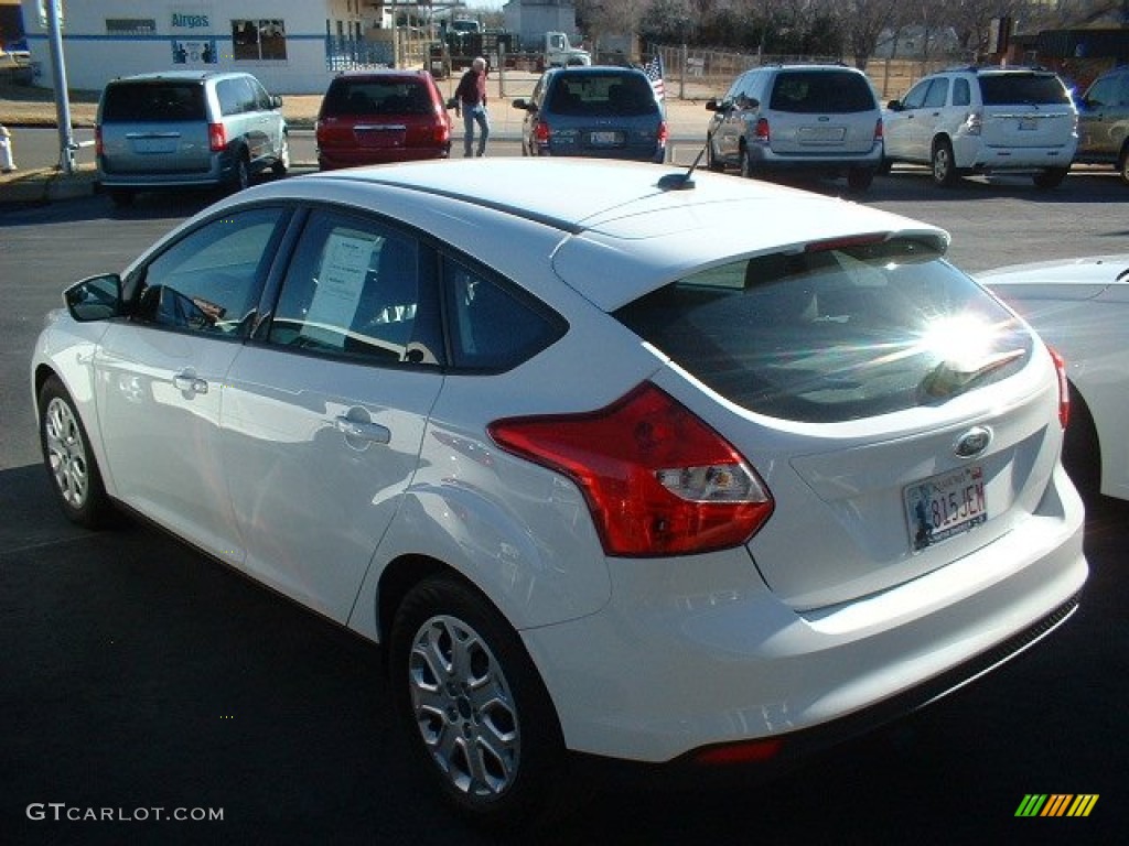 2012 Focus SE 5-Door - Oxford White / Charcoal Black photo #5