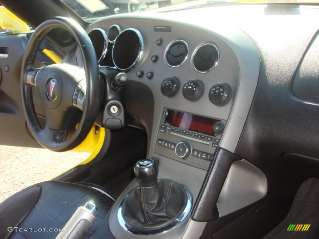 2007 Solstice GXP Roadster - Mean Yellow / Ebony photo #11