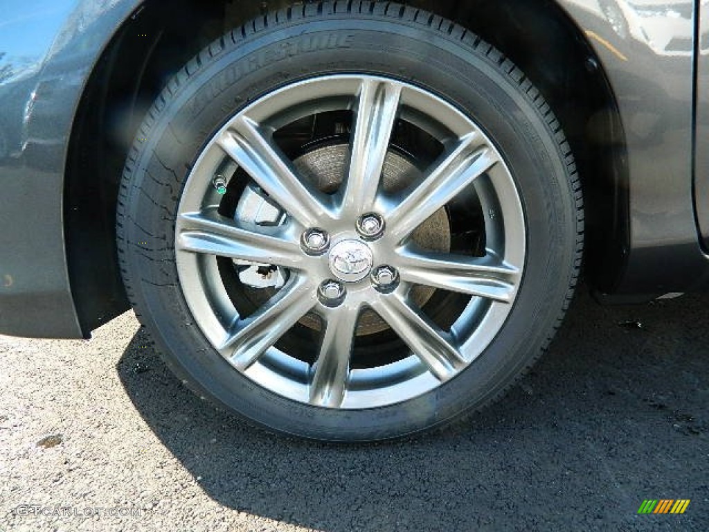 2013 Toyota Yaris SE 5 Door Wheel Photo #76179197