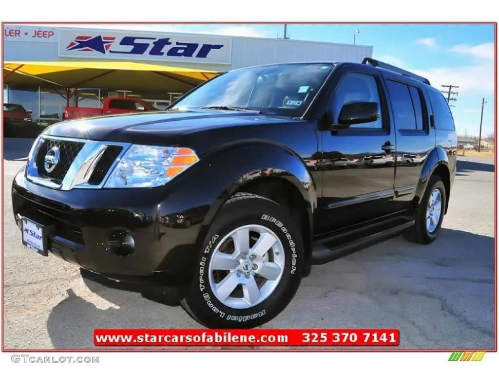 Super Black Nissan Pathfinder