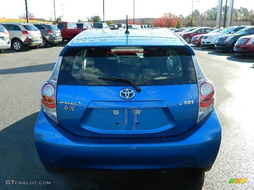 2012 Prius c Hybrid Two - Blue Streak Metallic / Light Blue Gray/Black photo #4