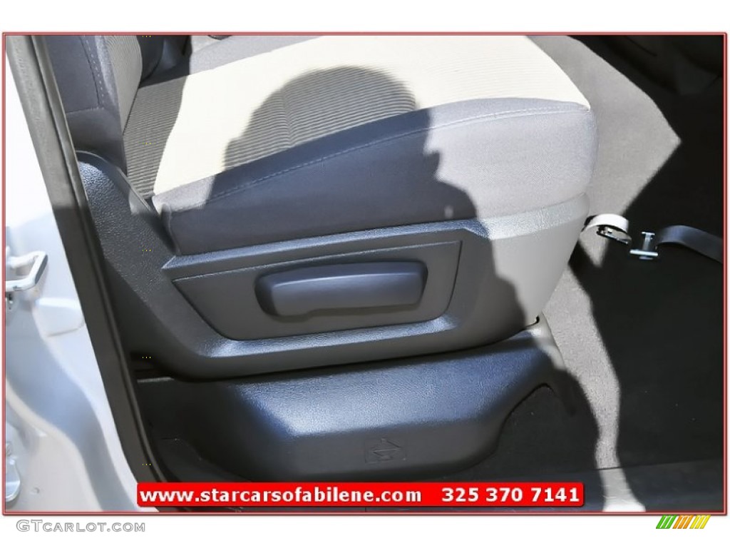 2011 Ram 1500 Lone Star Quad Cab - Bright Silver Metallic / Dark Slate Gray/Medium Graystone photo #29