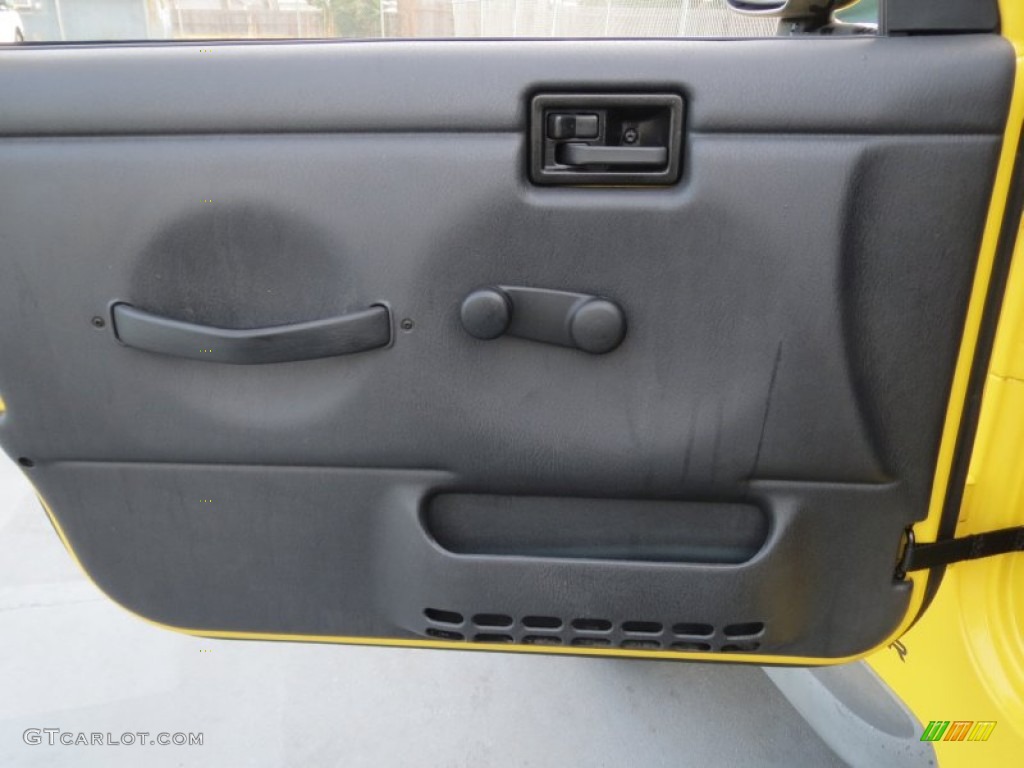 2004 Wrangler X 4x4 - Solar Yellow / Dark Slate Gray photo #28