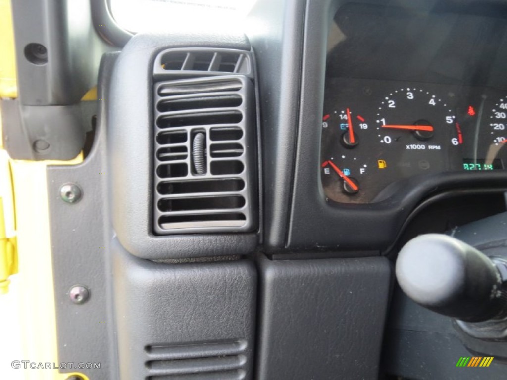 2004 Wrangler X 4x4 - Solar Yellow / Dark Slate Gray photo #40