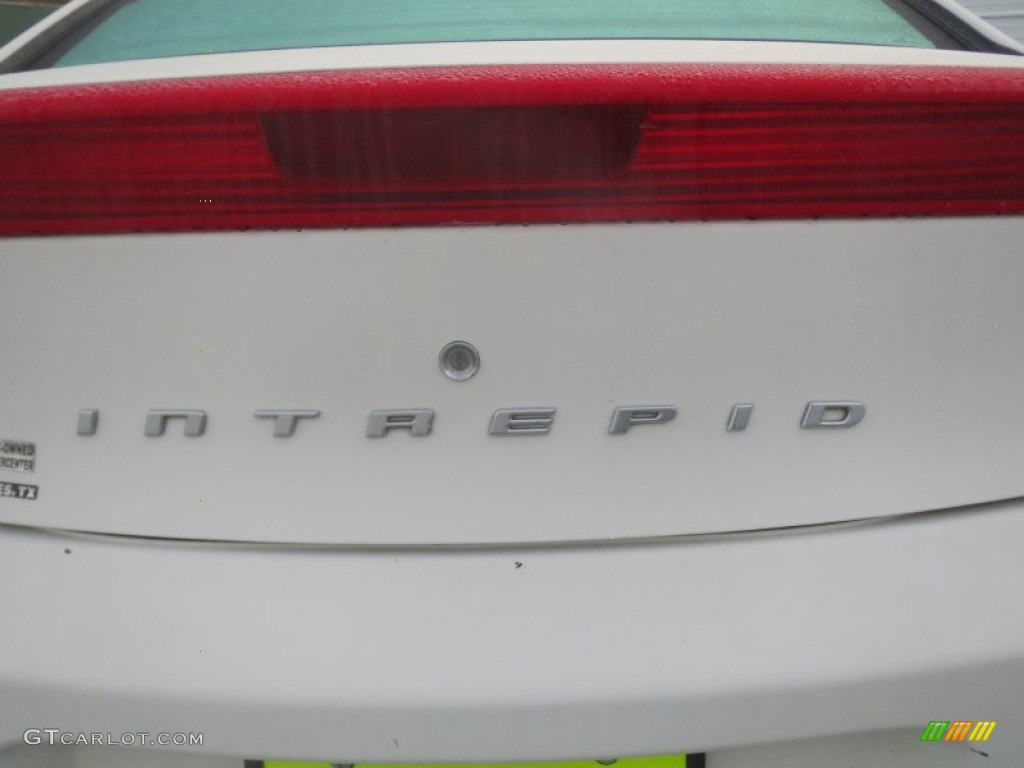 2002 Intrepid SE - Stone White / Dark Slate Gray photo #17