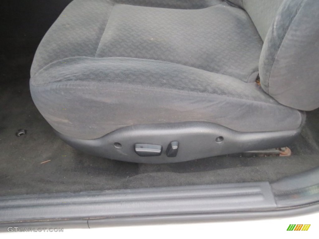 2002 Intrepid SE - Stone White / Dark Slate Gray photo #31