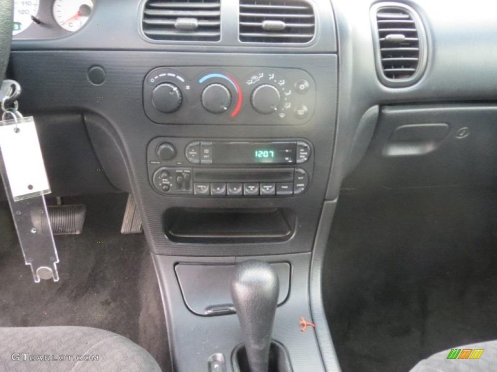 2002 Intrepid SE - Stone White / Dark Slate Gray photo #33