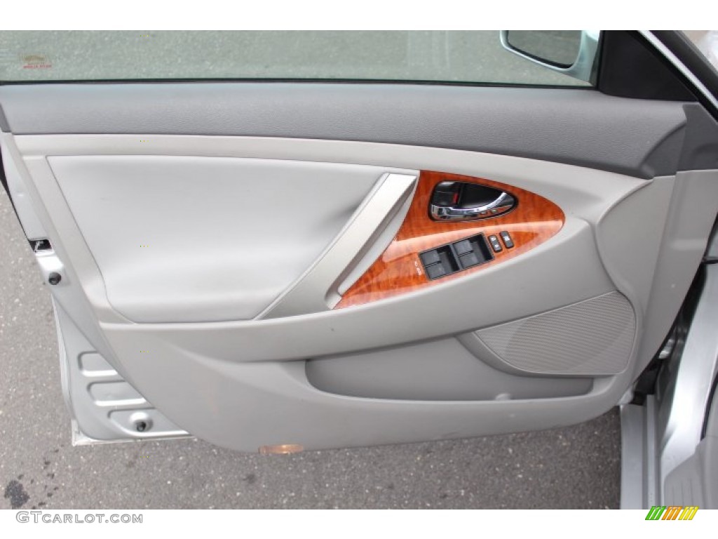 2010 Toyota Camry XLE Ash Gray Door Panel Photo #76191892
