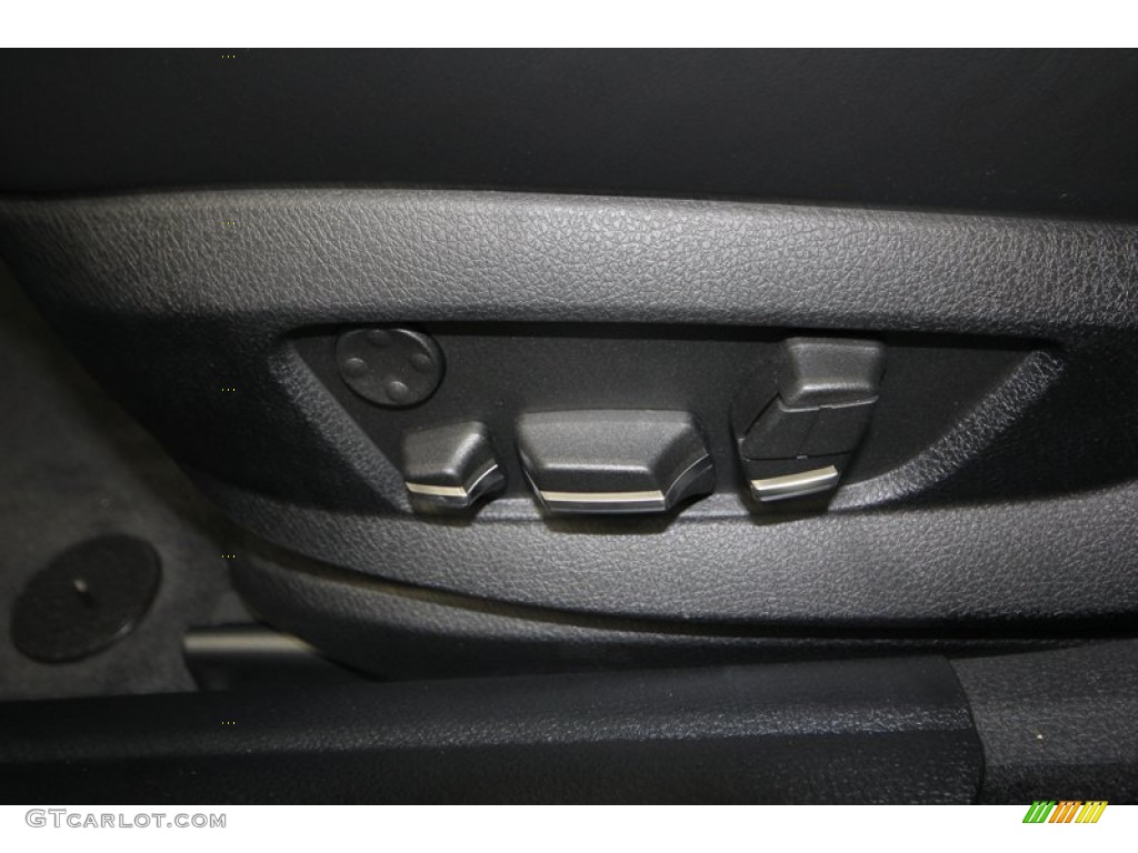 2013 BMW M5 Sedan Controls Photo #76195421
