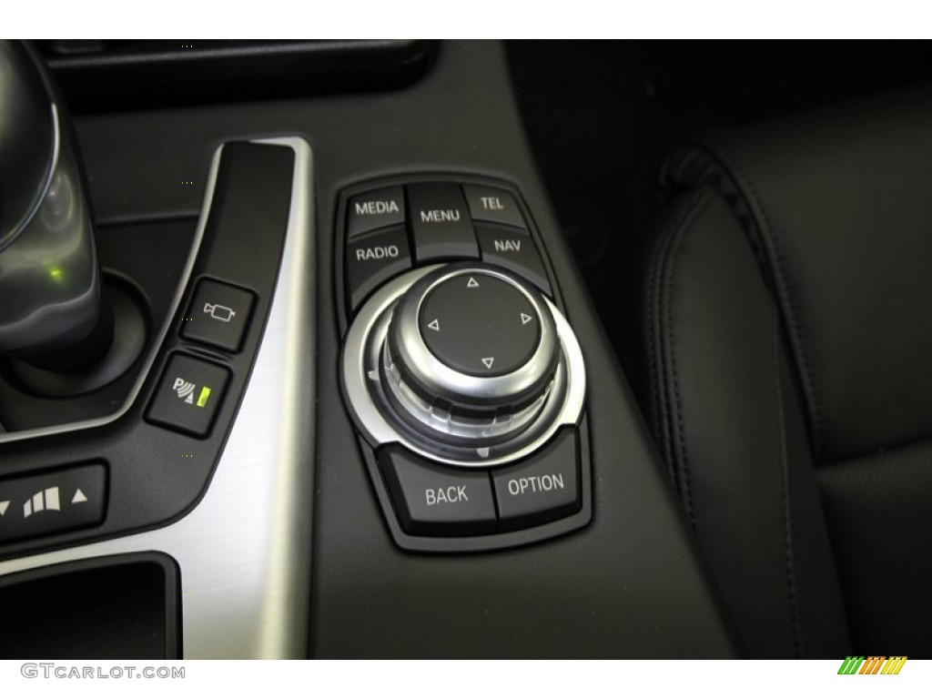 2013 BMW M5 Sedan Controls Photo #76195488