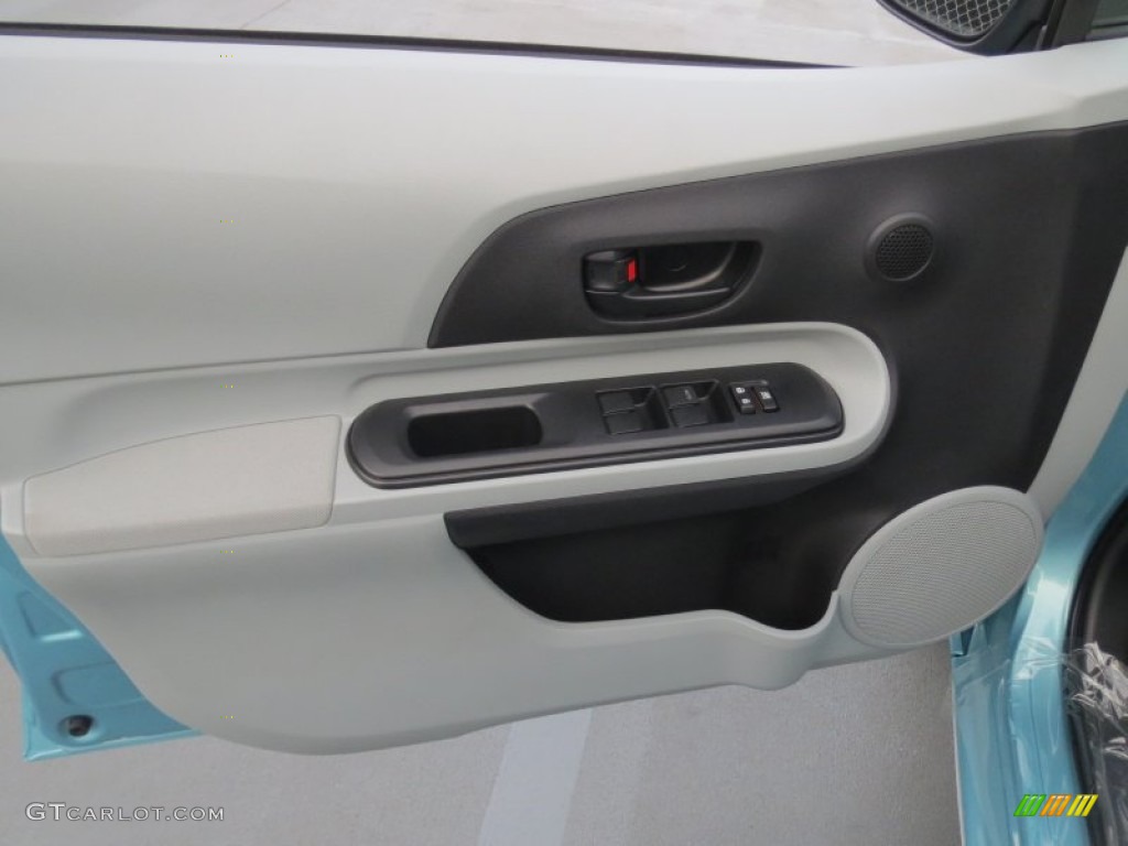 2012 Toyota Prius c Hybrid One Door Panel Photos