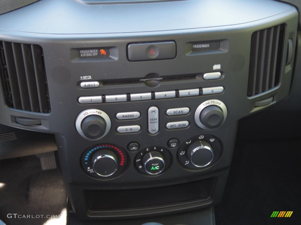 2011 Mitsubishi Endeavor LS Controls Photo #76200608