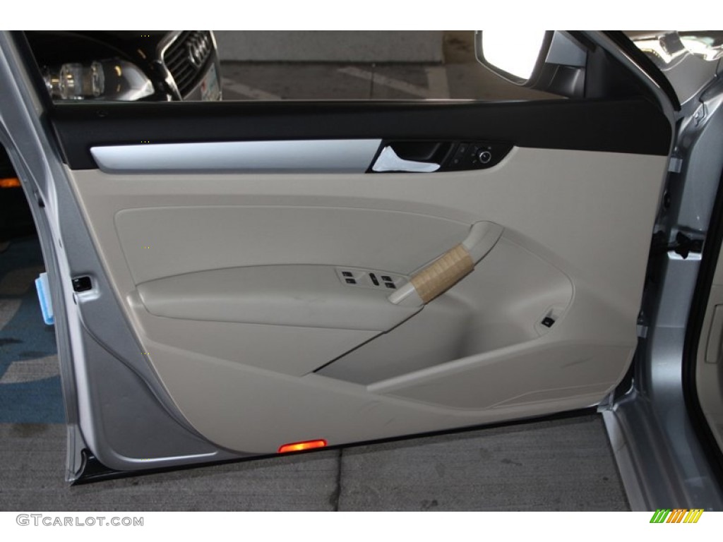2013 Volkswagen Passat TDI SE Cornsilk Beige Door Panel Photo #76203032