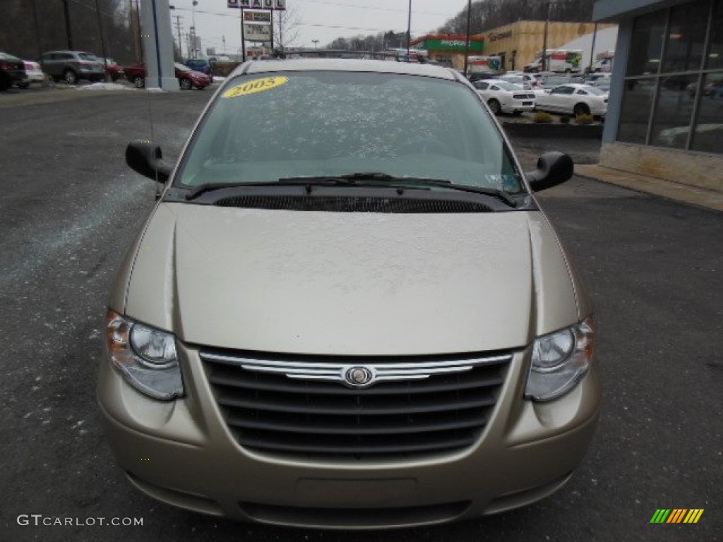 2005 Town & Country LX - Linen Gold Metallic / Medium Slate Gray photo #3