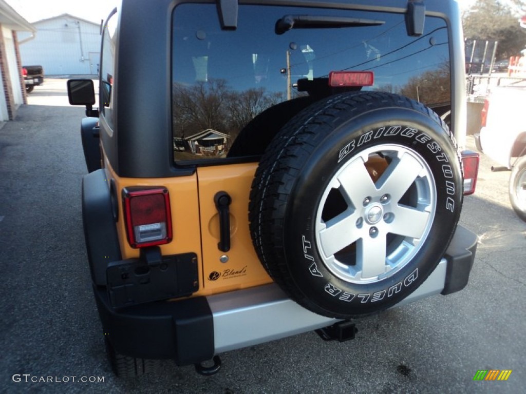 2012 Wrangler Sahara 4x4 - Dozer Yellow / Black/Dark Saddle photo #33