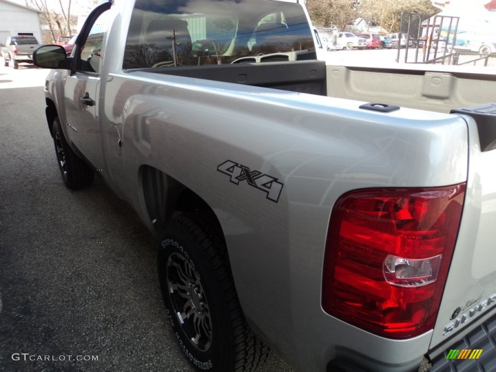 2011 Silverado 1500 Regular Cab 4x4 - Sheer Silver Metallic / Dark Titanium photo #25