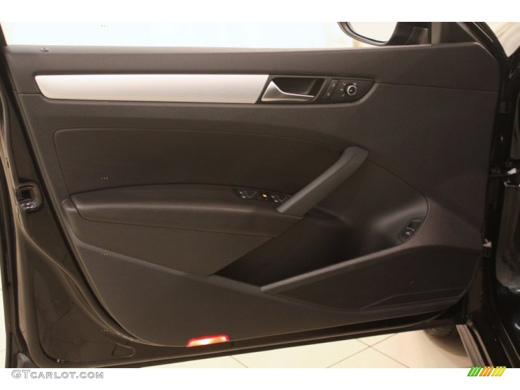 2012 Volkswagen Passat 2.5L SE Titan Black Door Panel Photo #76210559
