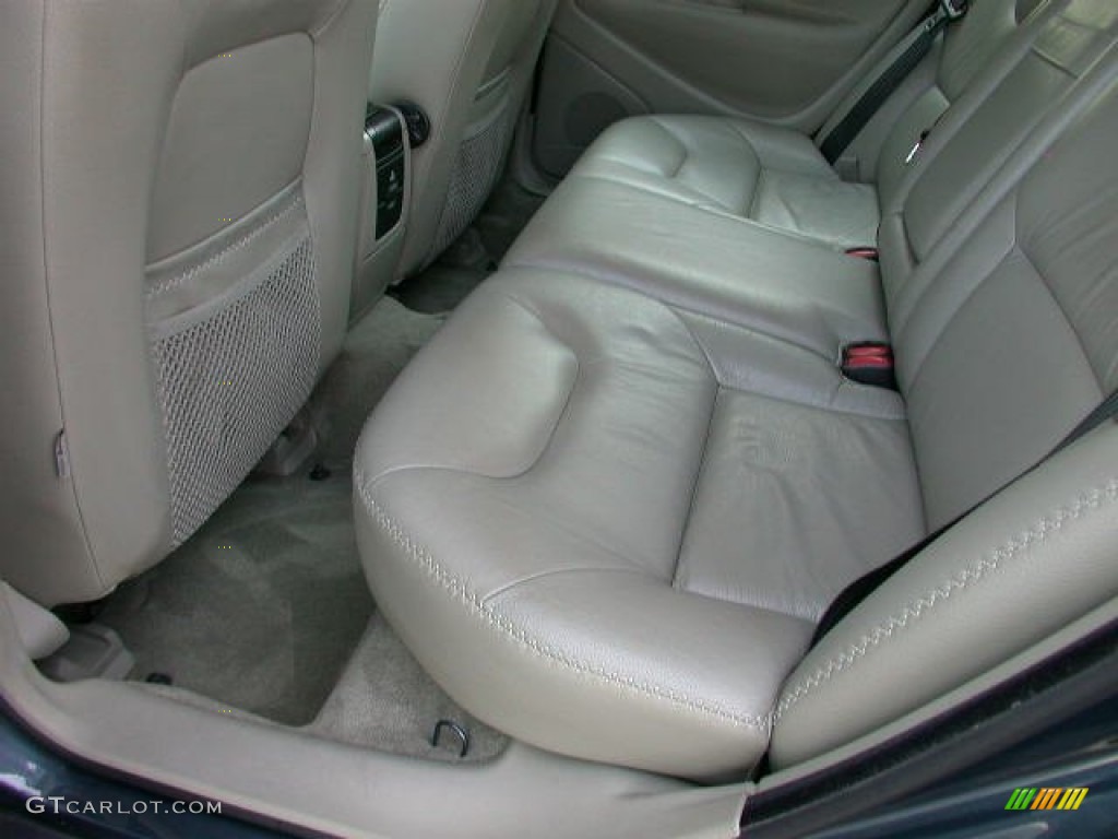 2007 Volvo XC70 AWD Cross Country Rear Seat Photo #76210958