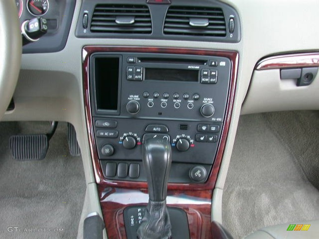 2007 Volvo XC70 AWD Cross Country Controls Photo #76211004