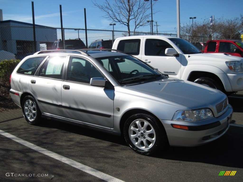 Silver Metallic 2002 Volvo V40 Standard V40 Model Exterior Photo #76215422