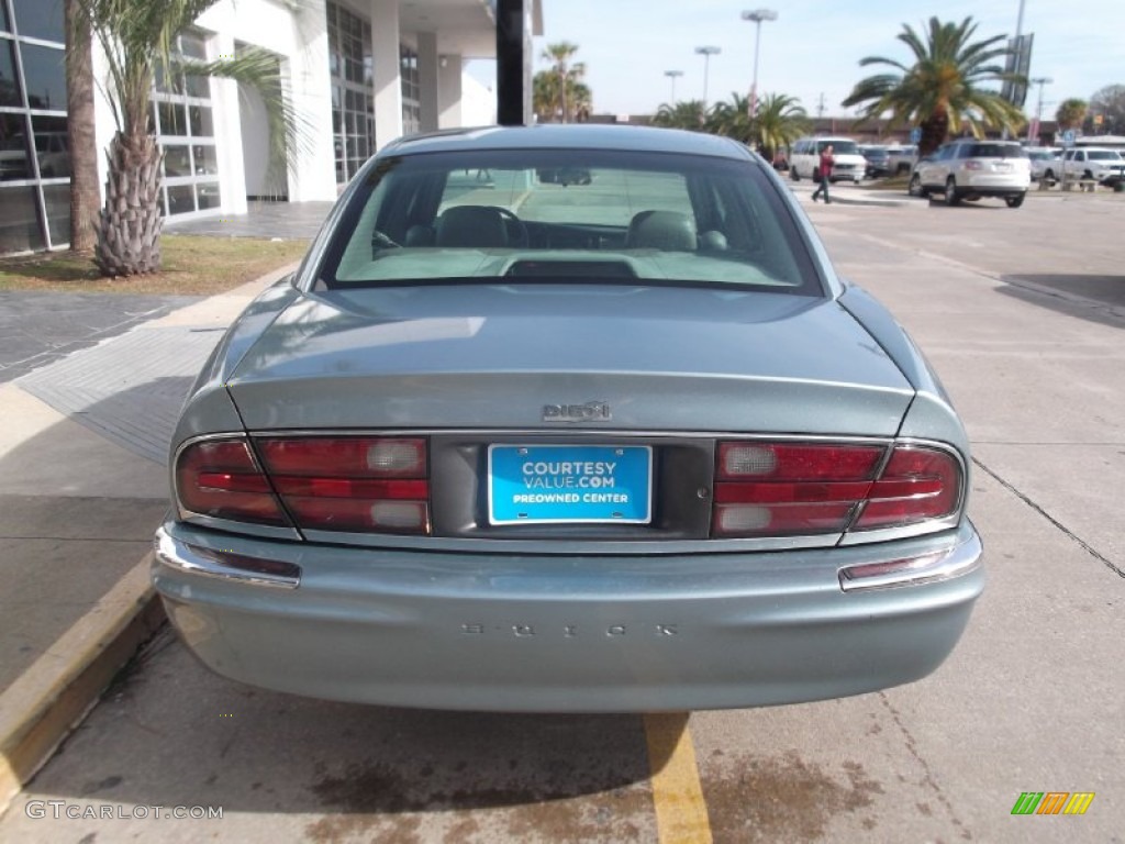 2004 Park Avenue  - Silver Blue Ice Metallic / Medium Gray photo #3