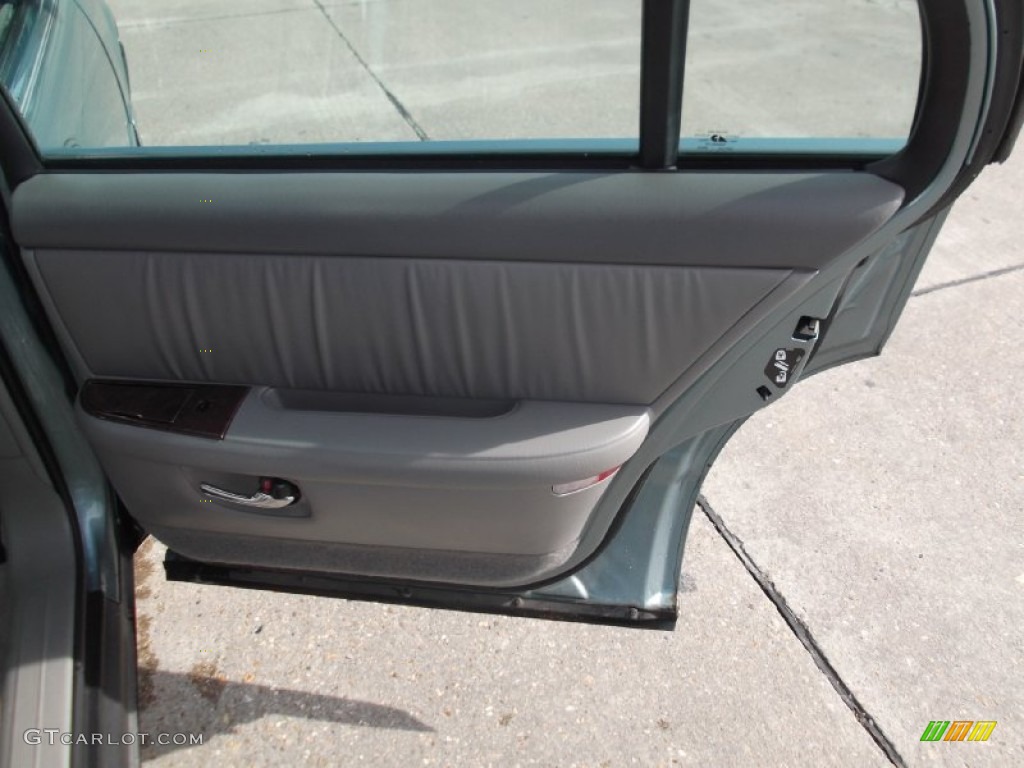 2004 Park Avenue  - Silver Blue Ice Metallic / Medium Gray photo #9