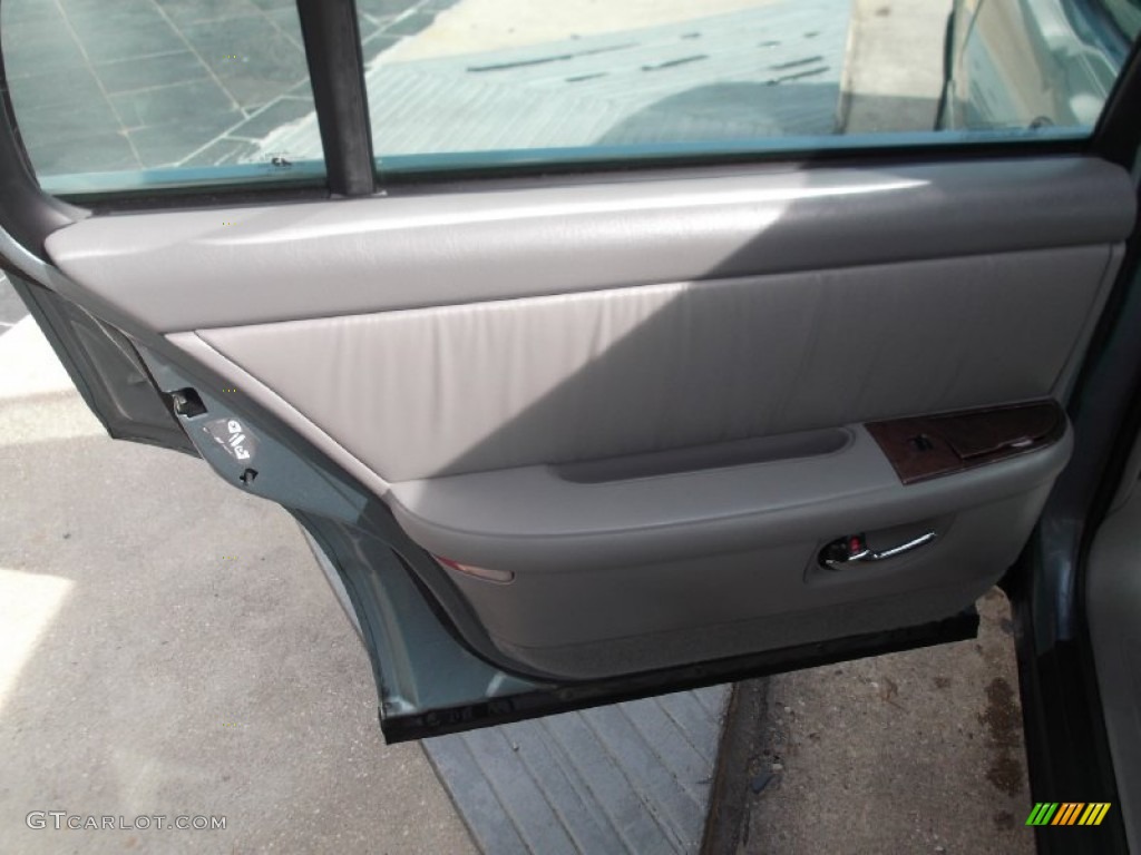 2004 Park Avenue  - Silver Blue Ice Metallic / Medium Gray photo #11