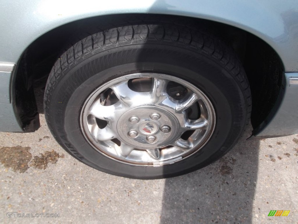 2004 Park Avenue  - Silver Blue Ice Metallic / Medium Gray photo #23