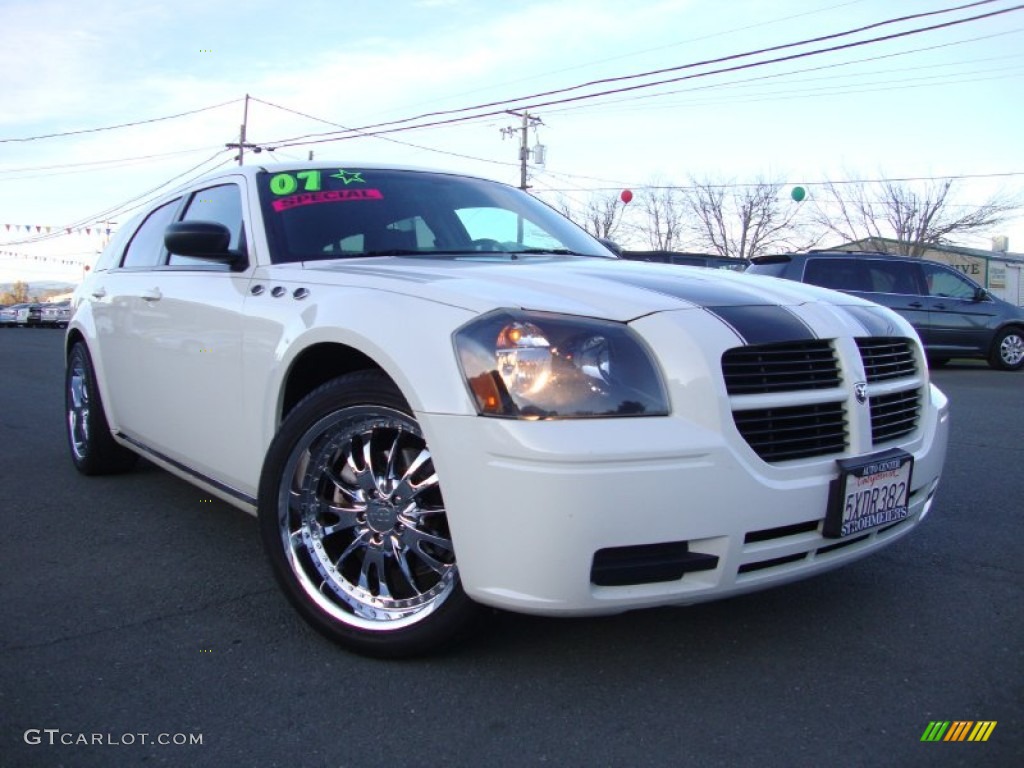 2007 Magnum SE - Stone White / Dark Slate Gray/Light Graystone photo #1