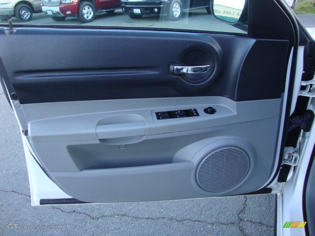 2007 Dodge Magnum SE Dark Slate Gray/Light Graystone Door Panel Photo #76217051