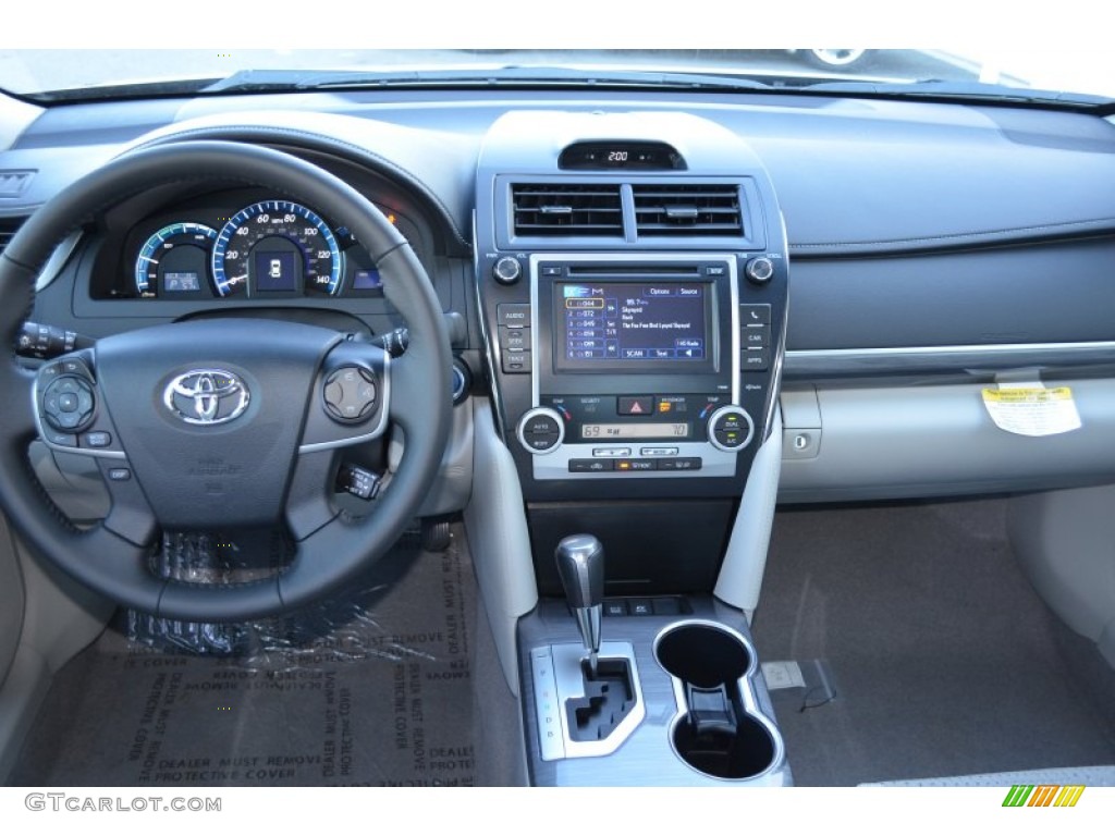 2013 Camry Hybrid XLE - Magnetic Gray Metallic / Light Gray photo #21