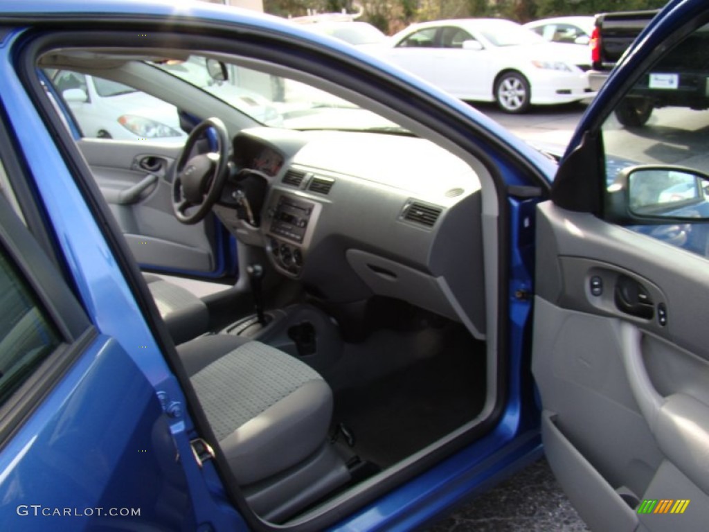 2005 Focus ZXW SES Wagon - French Blue Metallic / Dark Flint/Light Flint photo #11