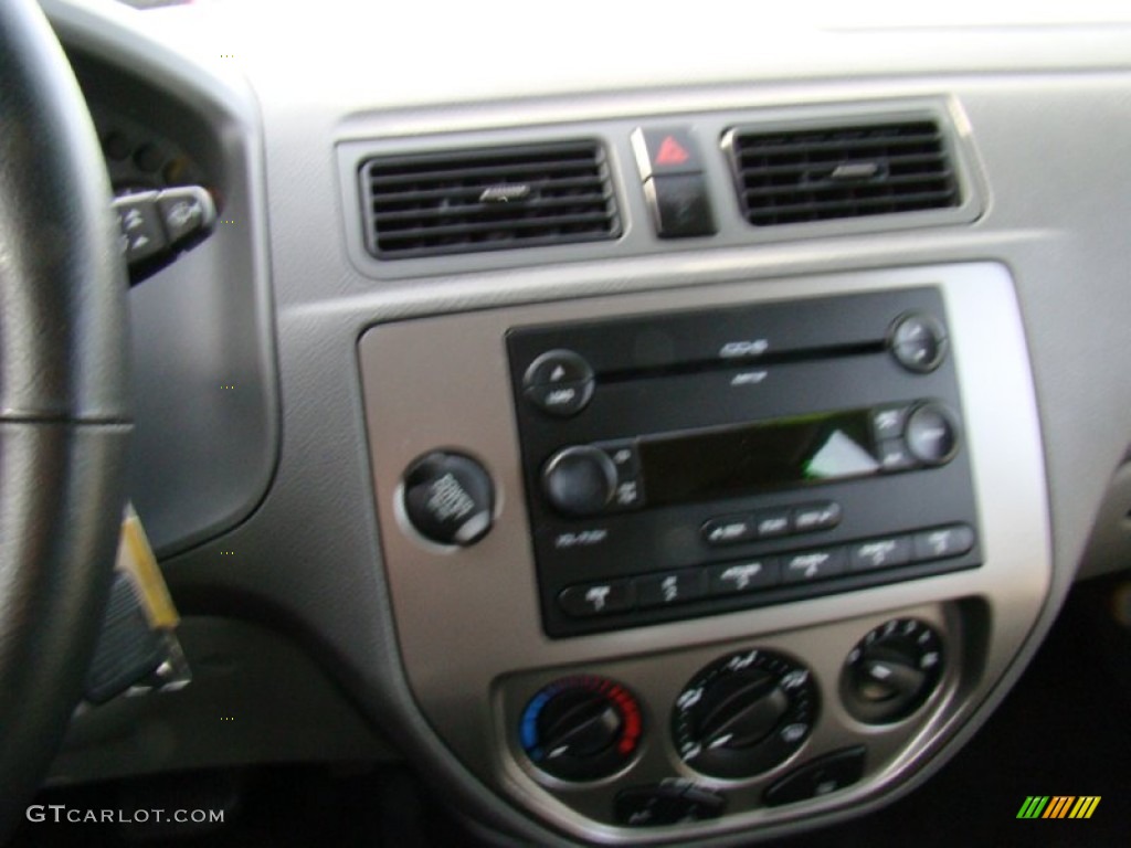 2005 Focus ZXW SES Wagon - French Blue Metallic / Dark Flint/Light Flint photo #15