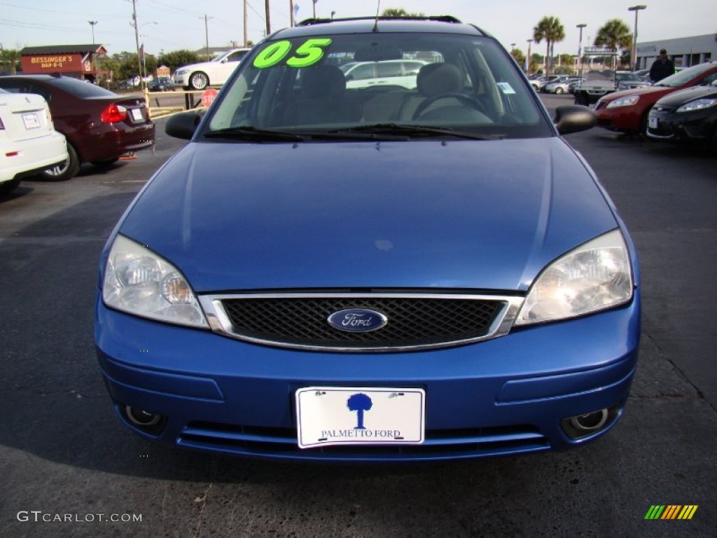 2005 Focus ZXW SES Wagon - French Blue Metallic / Dark Flint/Light Flint photo #33