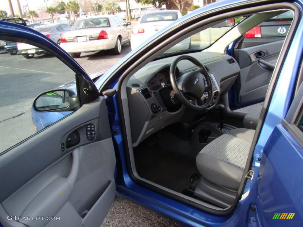 2005 Focus ZXW SES Wagon - French Blue Metallic / Dark Flint/Light Flint photo #39