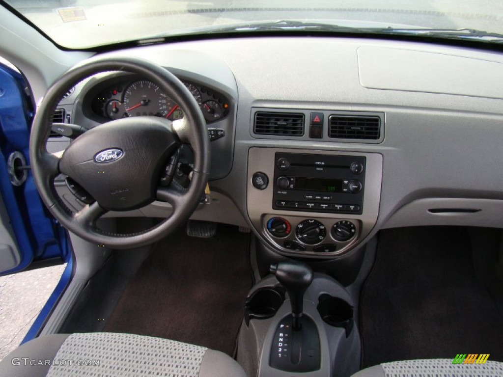 2005 Focus ZXW SES Wagon - French Blue Metallic / Dark Flint/Light Flint photo #43