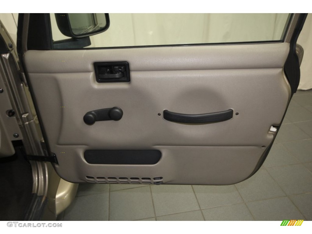 2004 Wrangler Sahara 4x4 - Light Khaki Metallic / Khaki photo #29
