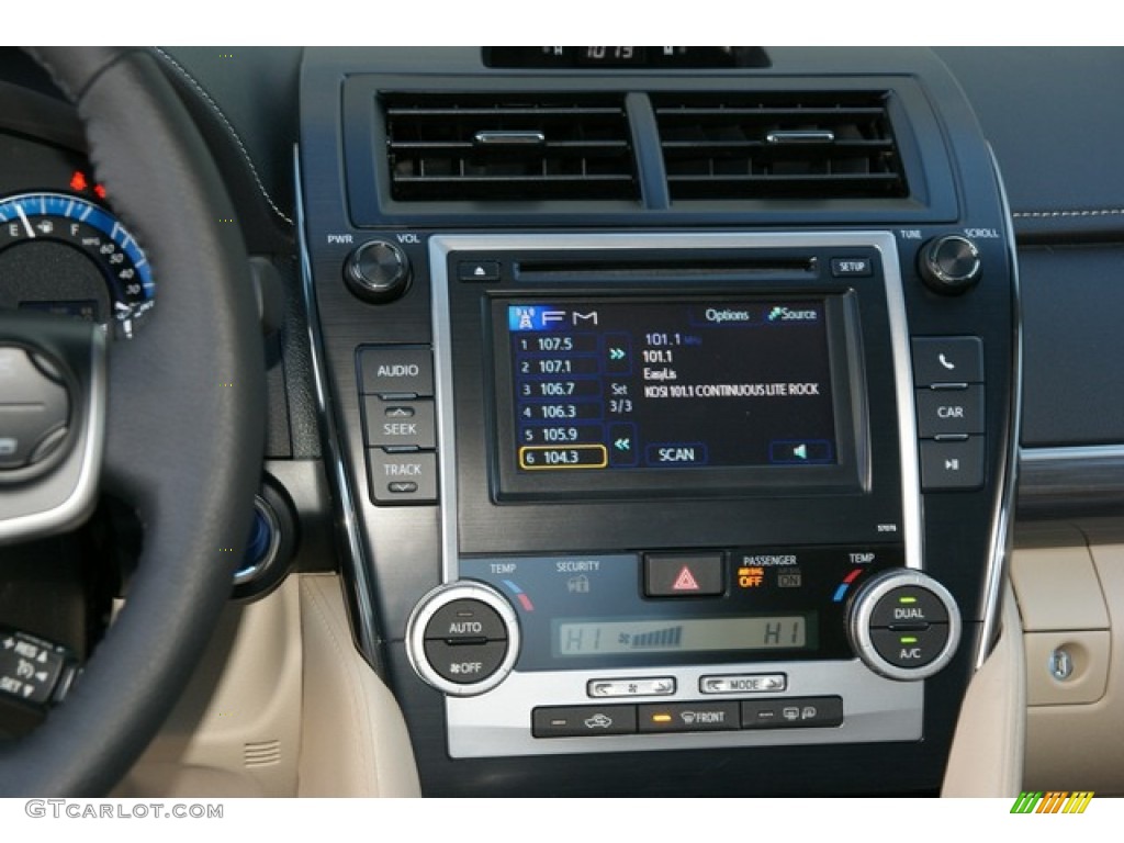 2013 Toyota Camry Hybrid XLE Controls Photo #76224922
