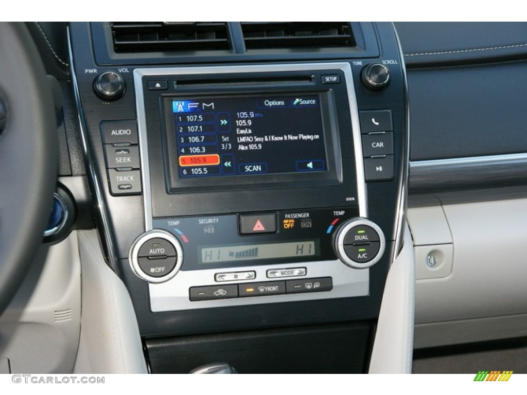 2013 Toyota Camry Hybrid XLE Audio System Photos