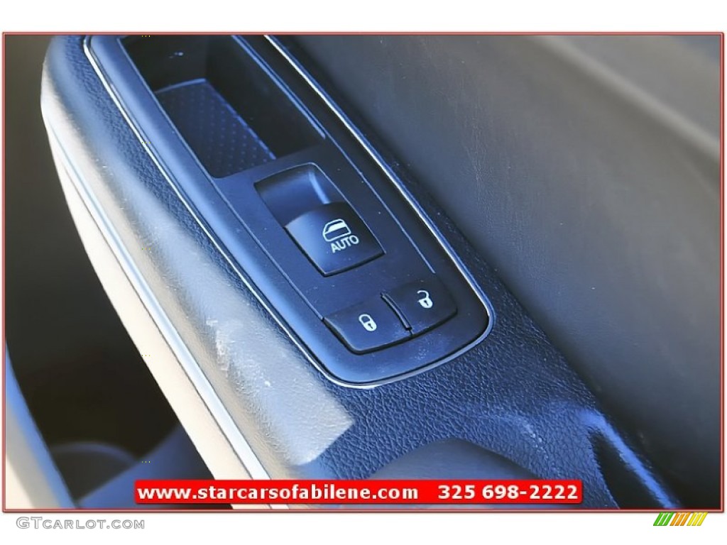 2013 300  - Billet Silver Metallic / Black photo #24