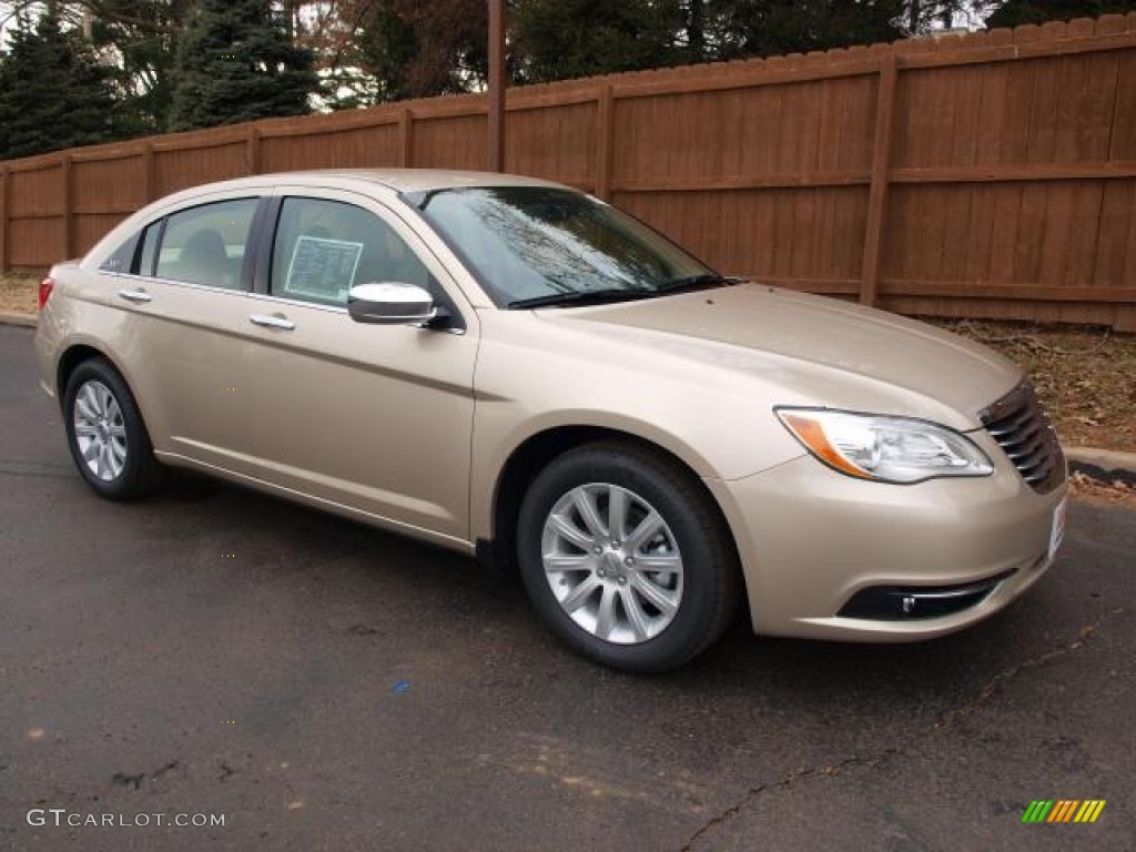 2013 200 Limited Sedan - Cashmere Pearl / Black/Light Frost Beige photo #2