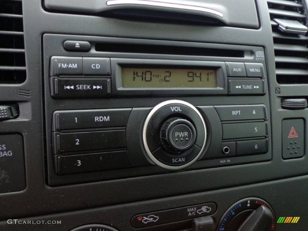 2011 Versa 1.8 S Hatchback - Metallic Blue / Charcoal photo #21