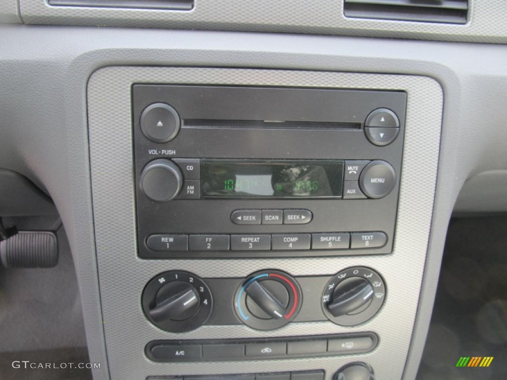 2005 Ford Five Hundred SE Audio System Photos