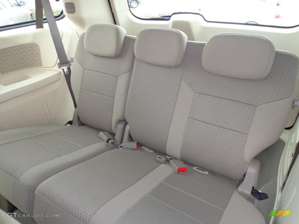 Medium Pebble Beige/Cream Interior 2008 Chrysler Town & Country LX Photo #76241388