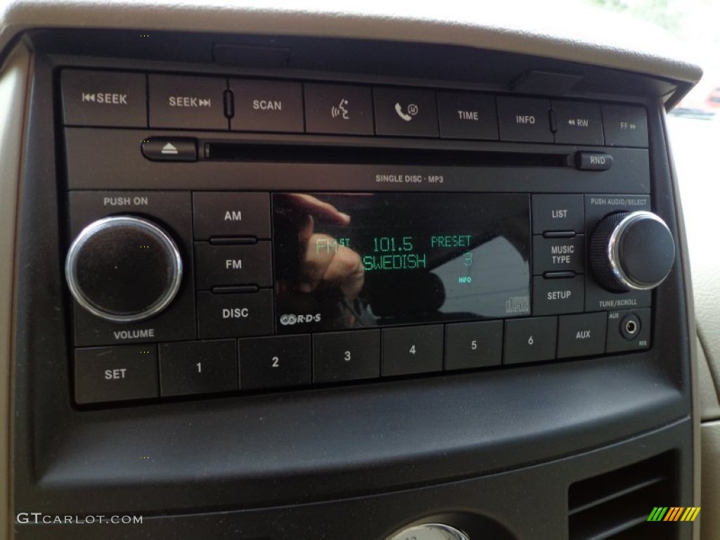 2008 Chrysler Town & Country LX Audio System Photo #76241666