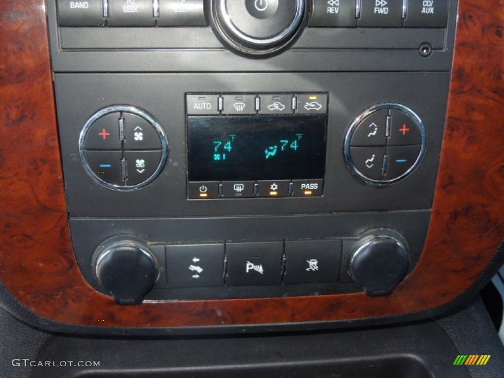 2009 Chevrolet Silverado 2500HD LTZ Crew Cab 4x4 Controls Photo #76241927