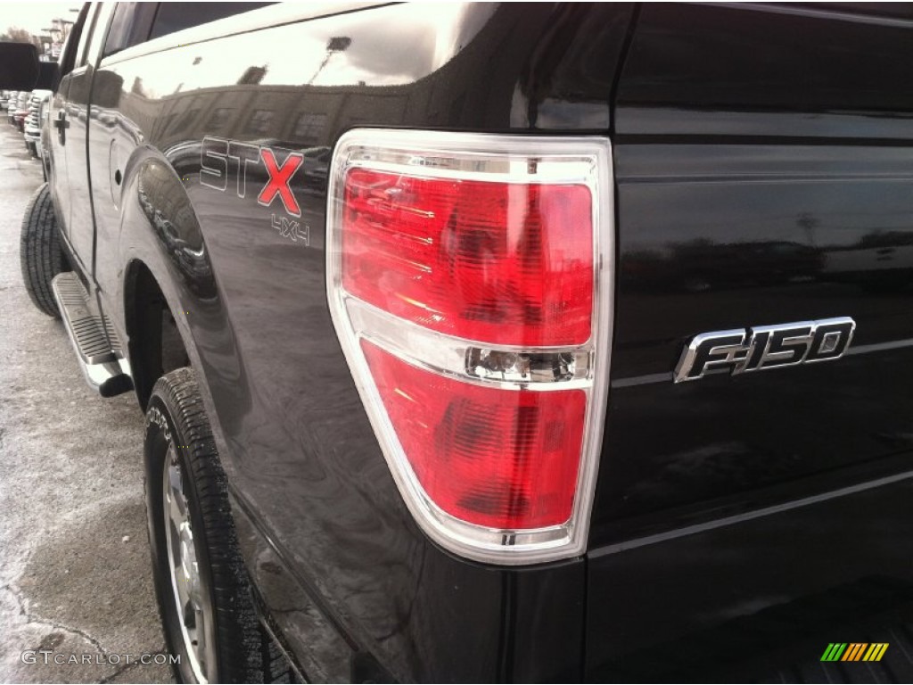 2010 F150 STX SuperCab 4x4 - Tuxedo Black / Medium Stone photo #8