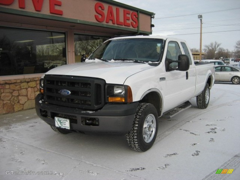 2007 F250 Super Duty XL SuperCab 4x4 - Oxford White Clearcoat / Medium Flint photo #1