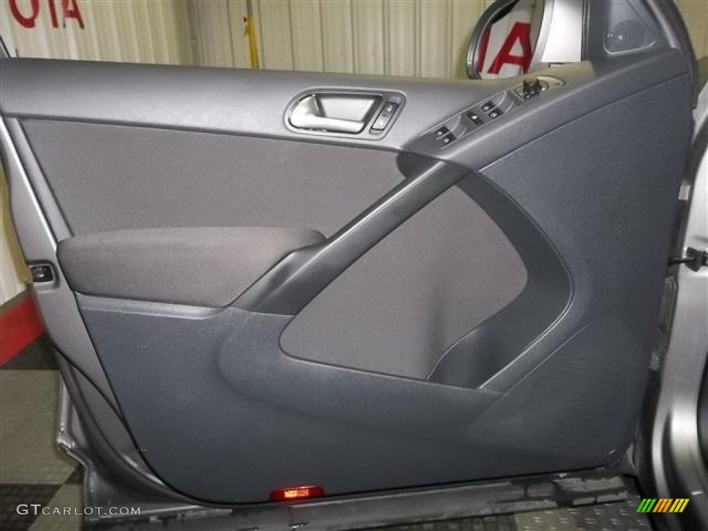 2011 Tiguan S 4Motion - Alpine Gray Metallic / Charcoal photo #9